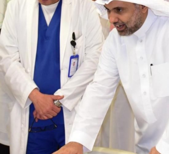 أ د احمد رزق استشارى جراحه القلب مع وزير الصحة السعودي في زيارته لمركز القلب بابها بالمملكة العربية السعودية